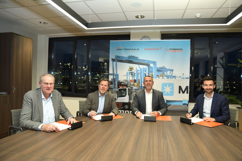 APM Terminals Maasvlakte II signe un contrat de coopération unique avec Embotech et Terberg pour l'achat et la mise en œuvre de 30 tracteurs terminaux électriques automatisés.